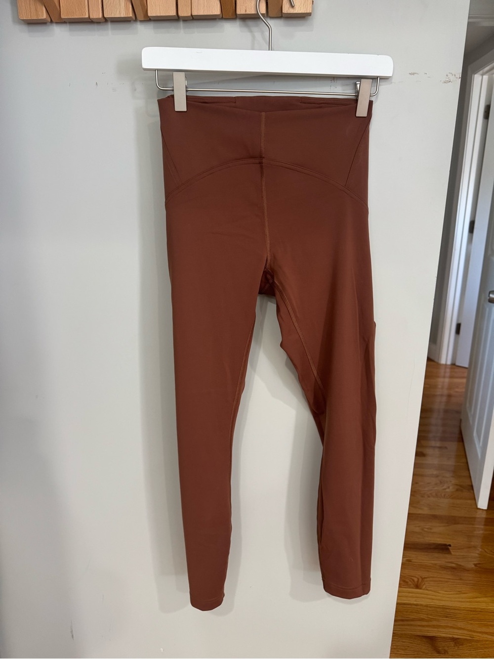 EUC Lululemon Instill Leggings 25”, size 6, roasted brown